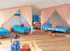 Hallo-Frau_Camping-Zimmer