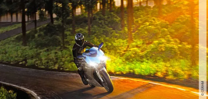 Motorradlampen von OSRAM sorgen für mehr Sicht und Sichtbarkeit auf der Straße.