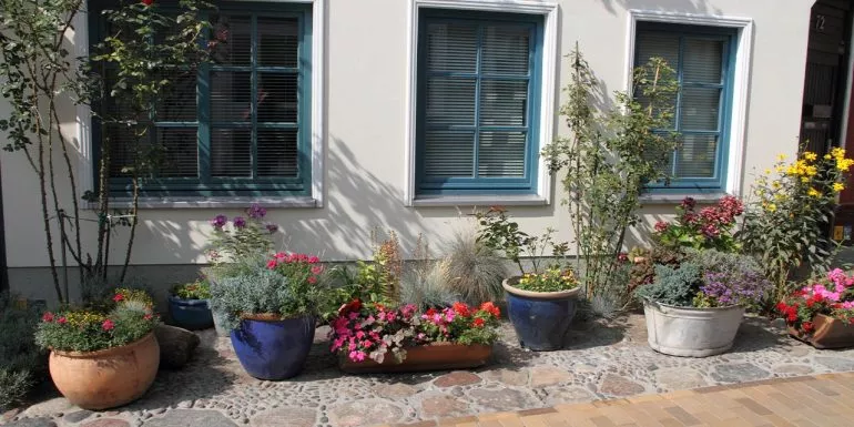 Gartengestaltung mit Pflanzkübeln – Schöne Akzente setzen
