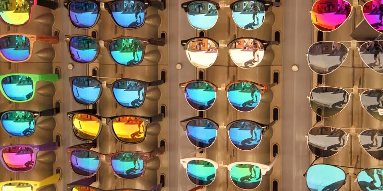 Welches Sonnenbrillenglas eignet sich am Besten für den nächsten Strandurlaub?